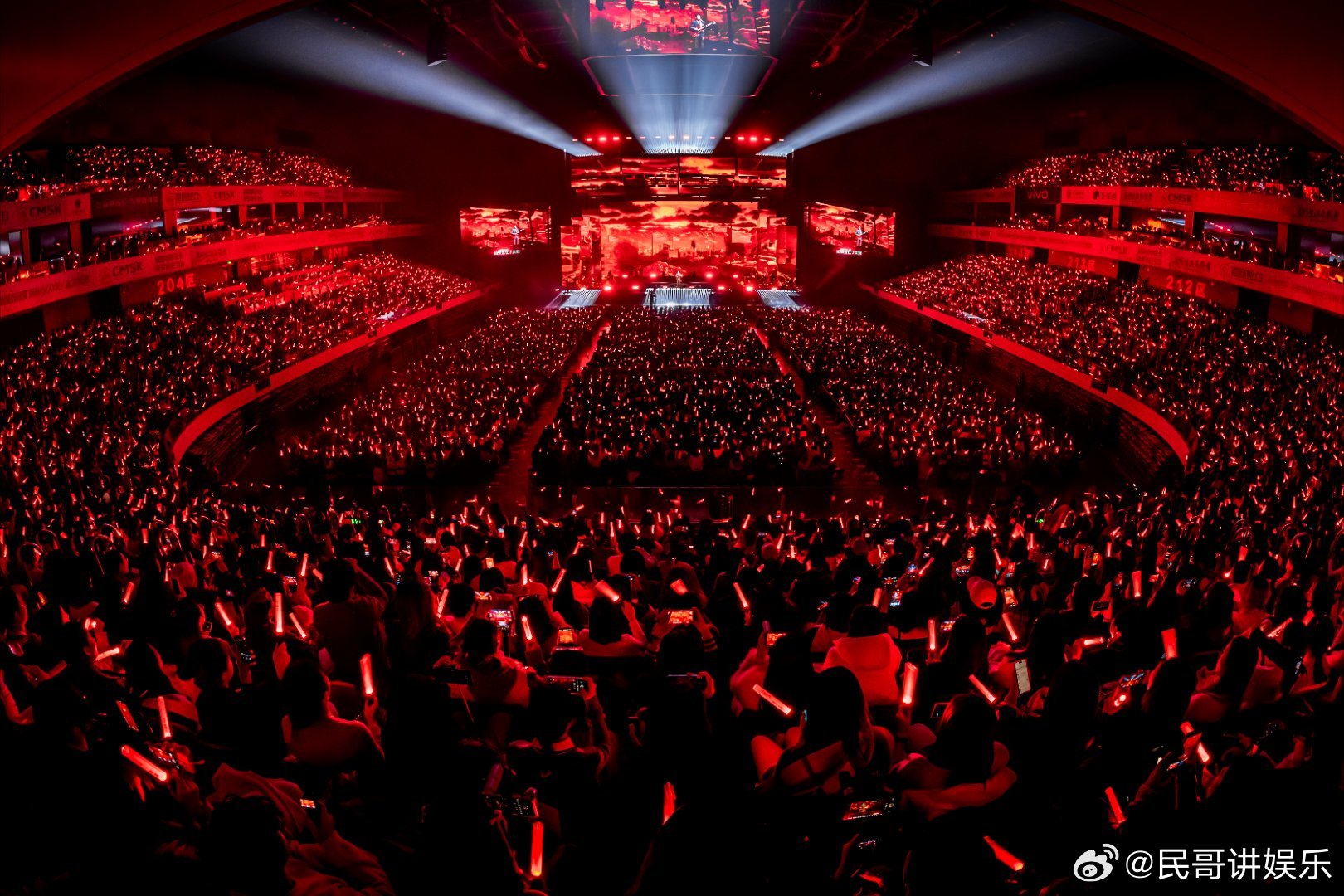 于适成都演唱会官宣于适适诗2026巡回演唱会 于适用原创书写音乐态度，《适诗》系