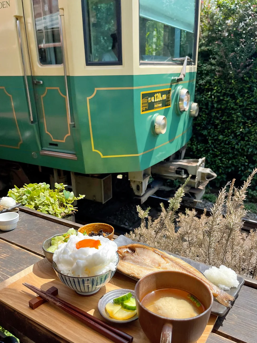 日本镰仓🚃打卡电车铁道旁的超火人气餐厅！