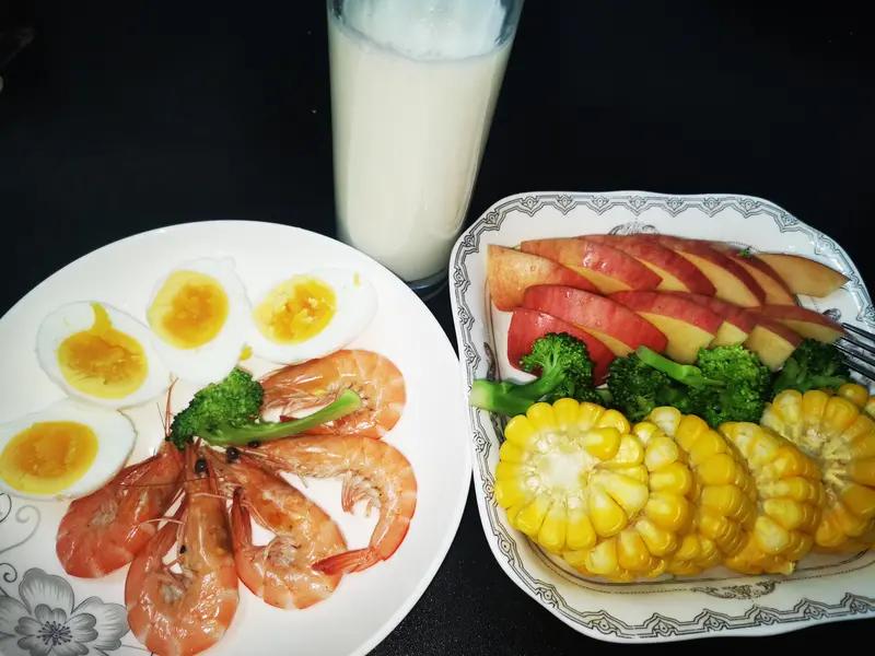 老年人该吃好点还是清淡点? 老年人饮食是该吃好点还是清淡点，其实没必要非此即彼。