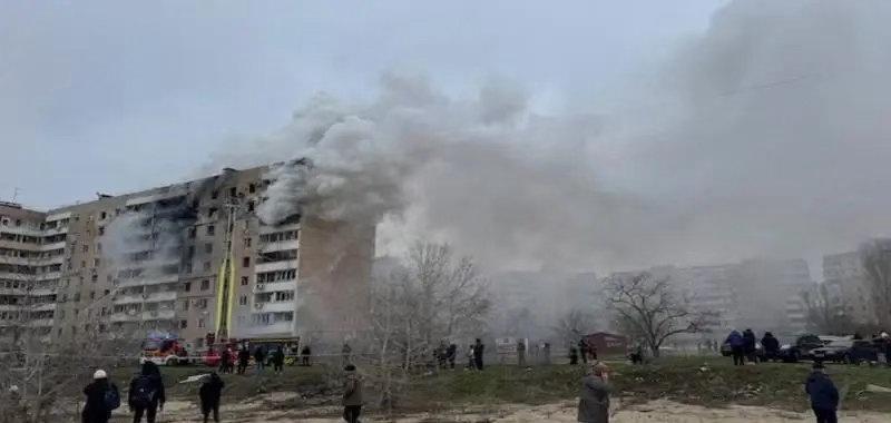仗没法打了，俄军在扎波罗热兜头洒下数千公斤弹药，连炸85栋建筑
乌克兰这仗，是越