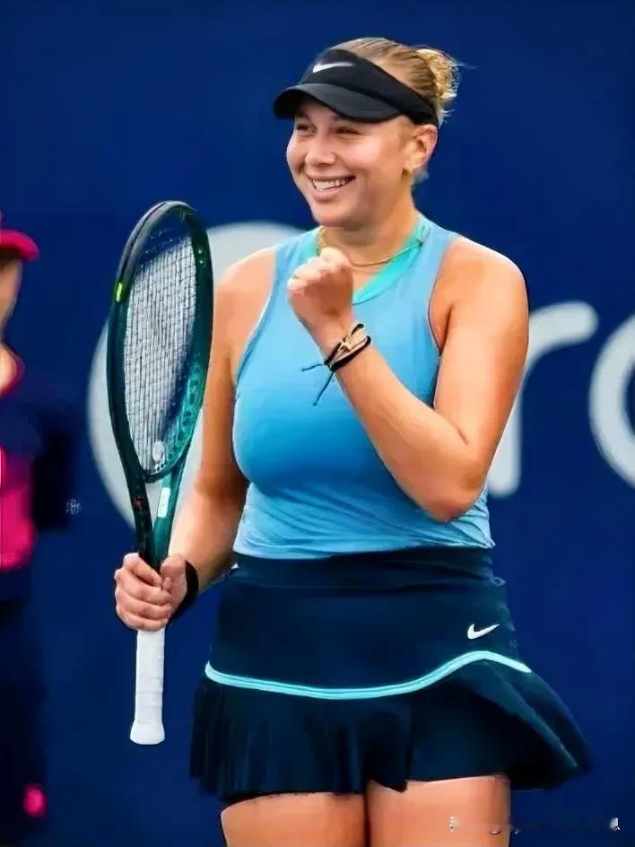 郑钦文2024美网女单首轮对手，阿尼西莫娃。
阿曼达·阿尼西莫娃，2001年8月