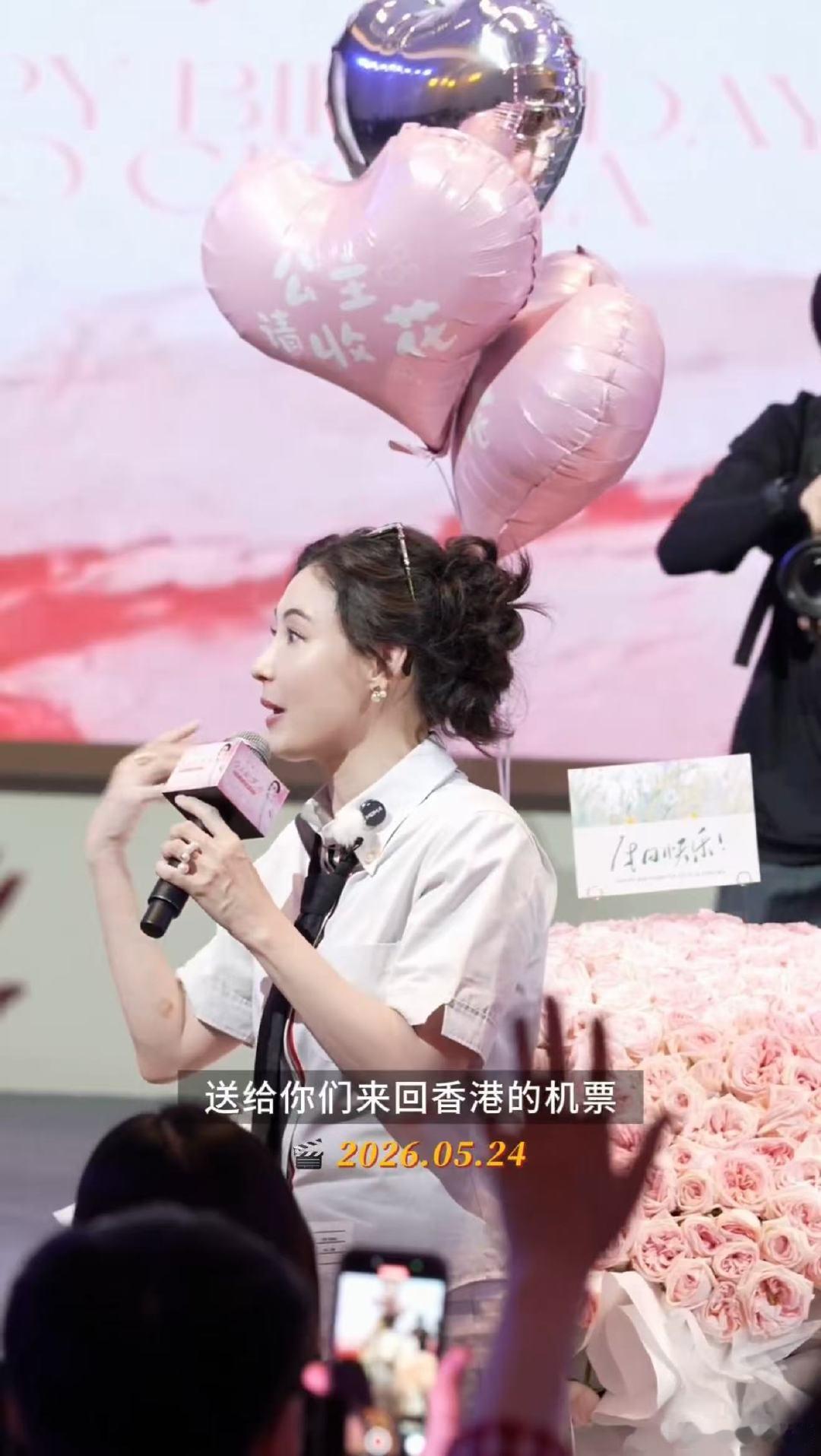 张柏芝请粉丝香港迪士尼游玩 张柏芝把粉丝放心上  张柏芝带着粉丝去香港迪士尼，不