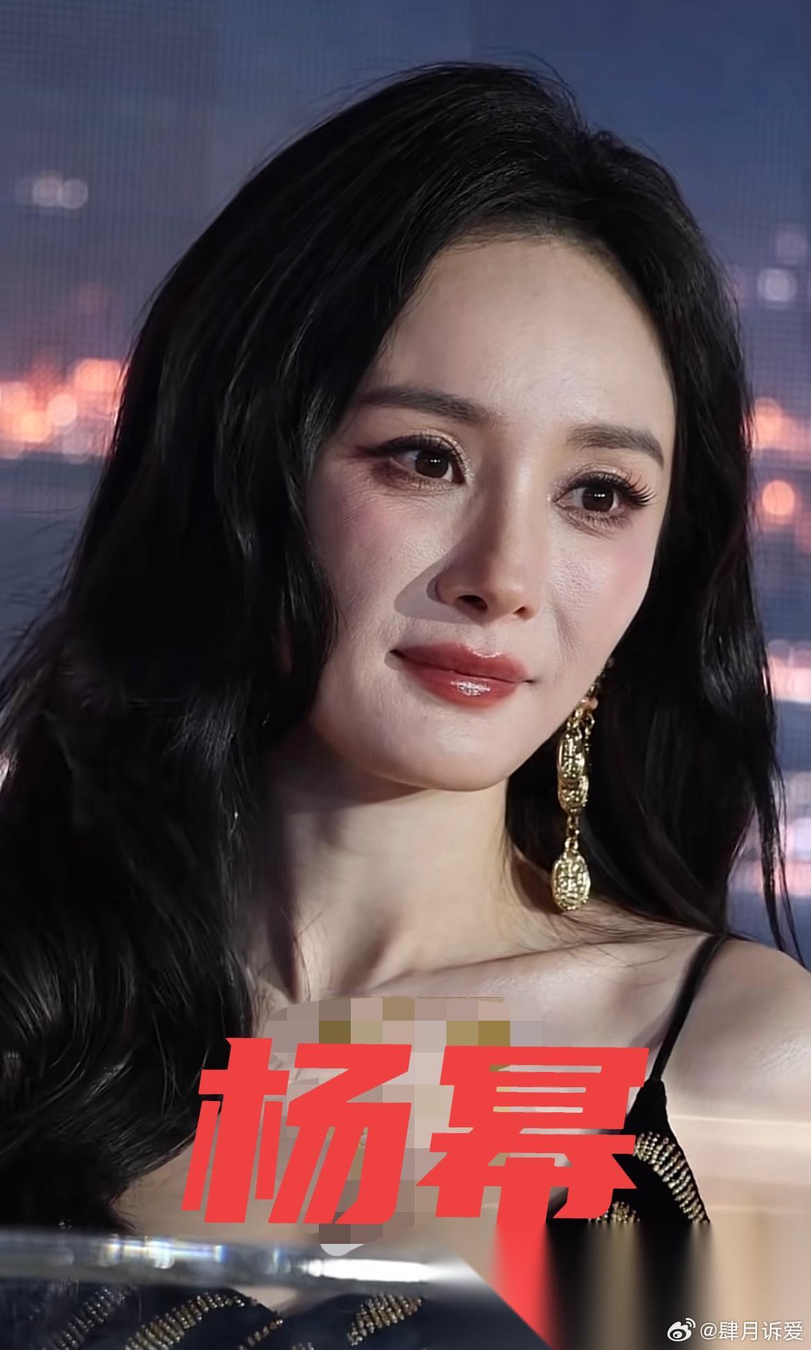 杨幂的颜值，断崖暴跌！ 不管你承不承认，杨幂确实没有以前好看了。上了40的女人，