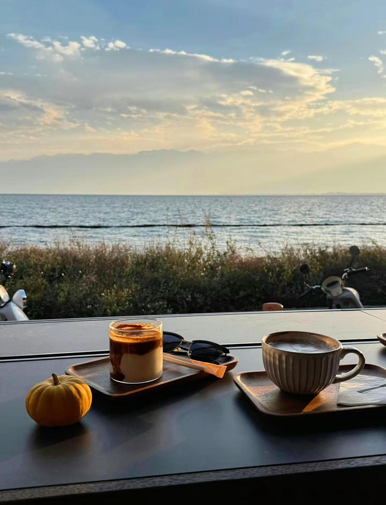 “平安，是顶级的富贵局，别嫌日子沉闷，那不是平庸，是岁月静好” 咖啡治愈生活