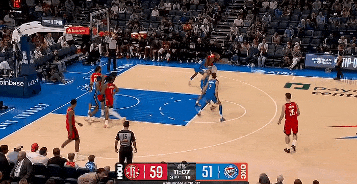 根本挡不住！杜兰特这跳投太无解了！
在今天NBA揭幕战火箭对阵雷霆的第三节比赛中