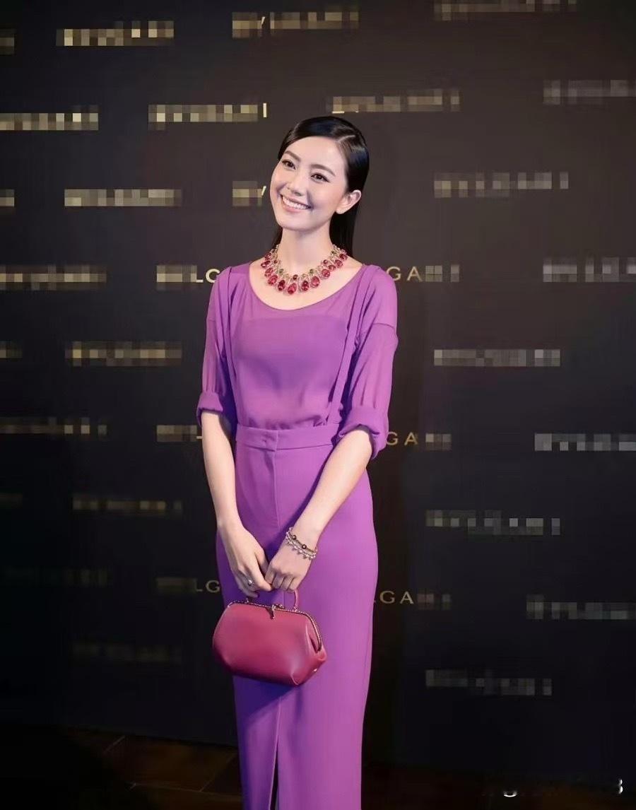 高圆圆啥情况 感觉医美了 怎么不像她了 