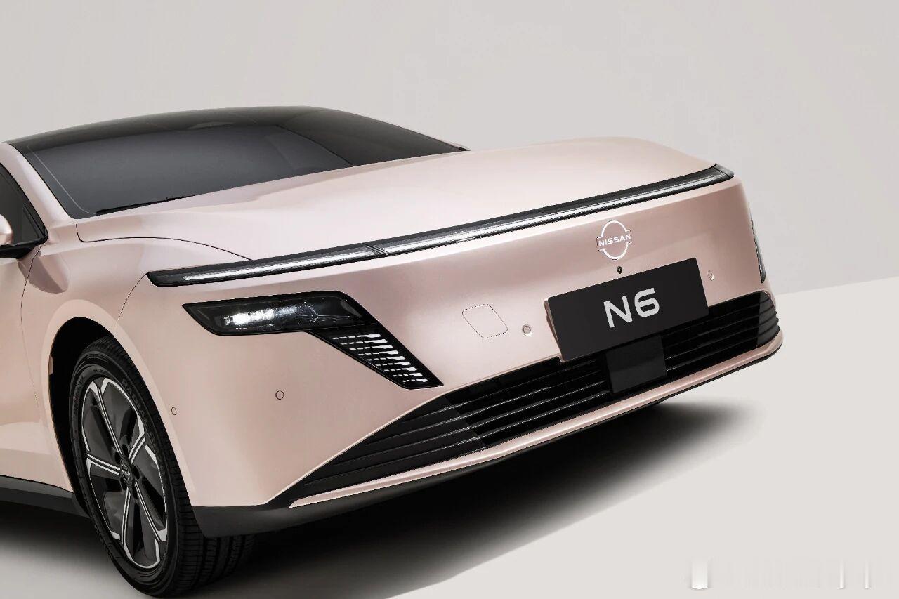 东风日产N6这波信息量可以！外观复制N7的成功设计，尺寸是B级车，动力上了1.5