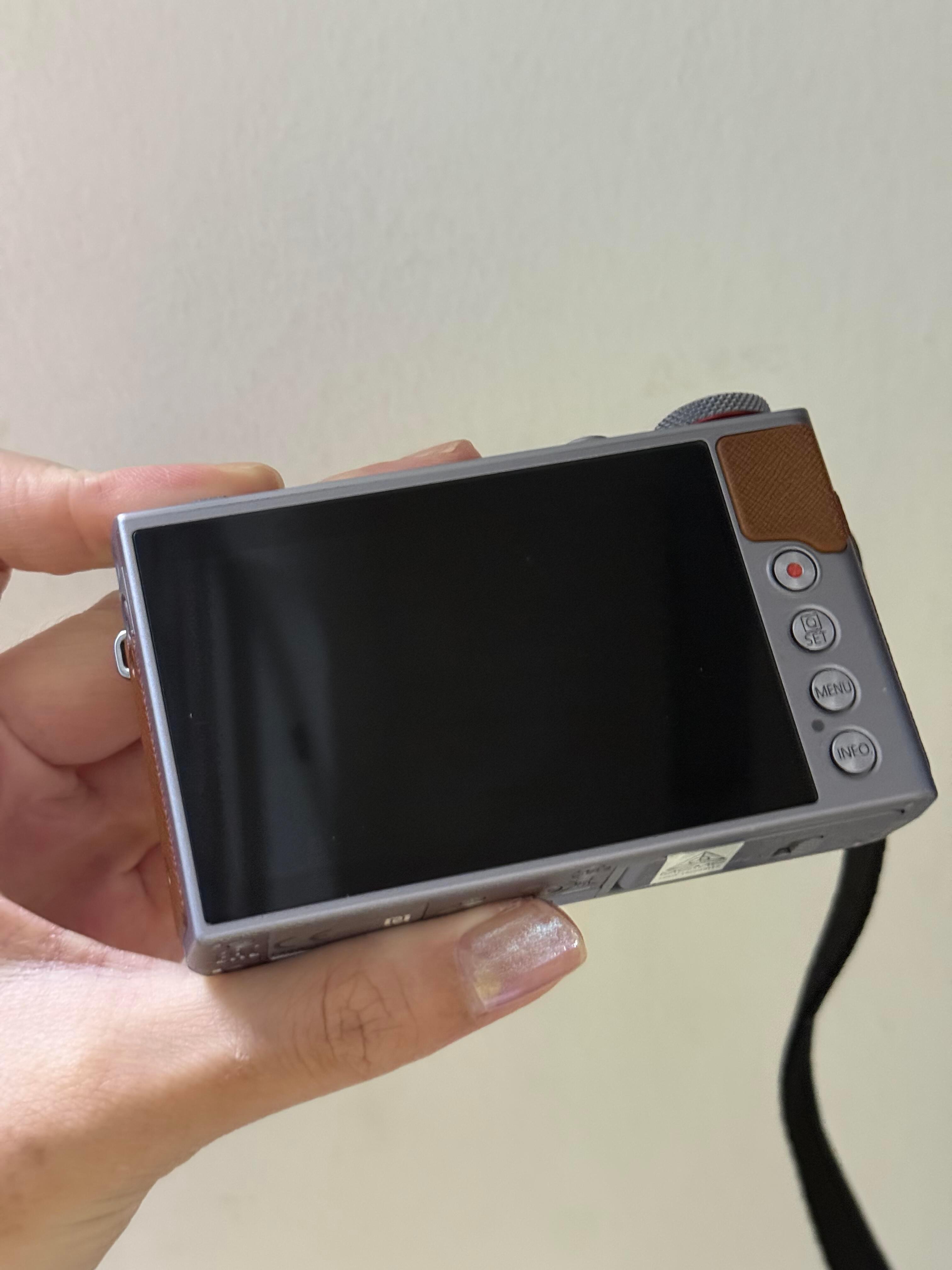 📷佳能 PowerShot G9 X Mark II✨优点：1.小巧轻便：机身