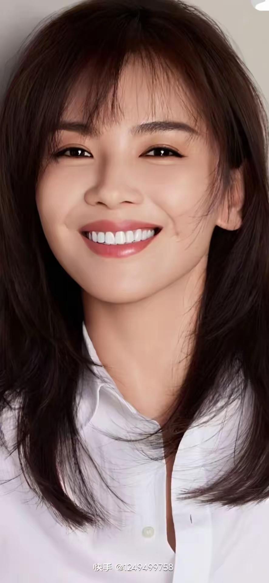 刘涛的笑容太有感染力了！白衬衫造型清爽又大气，越看越耐看气质感强衬衣 刘涛t恤