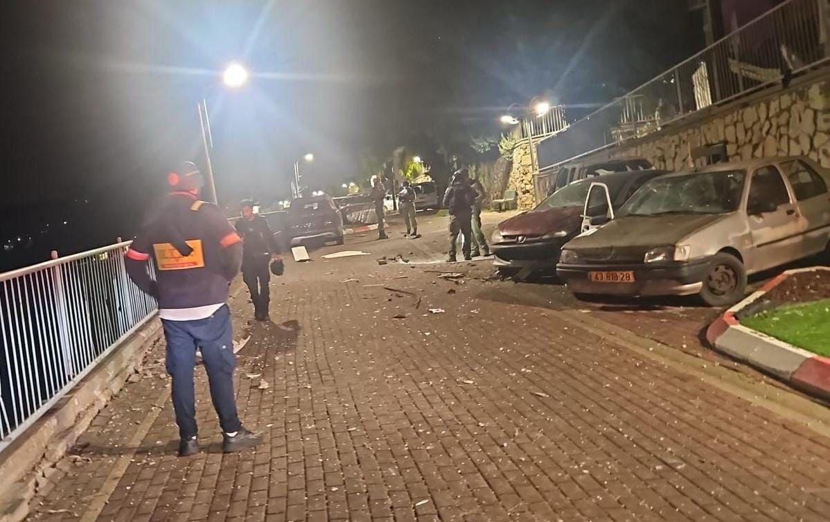 在真主党和伊朗联合炮击后，落下的火箭弹碎片损坏了巴勒斯坦北部被占领的上加利利地区