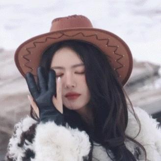 蔡文静雪地射箭真的被蔡文静萌晕，雪地射箭表情丰富得不像话，和汪峰默契同频，桃花坞