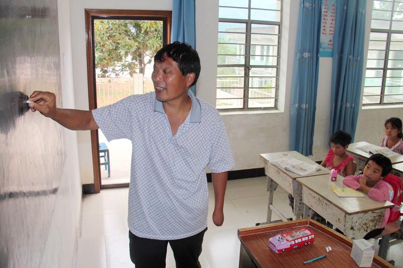 献给老师的感恩之语向来真挚且动人。如同开篇那段话，毫不吝啬对老师的赞誉，“才华横