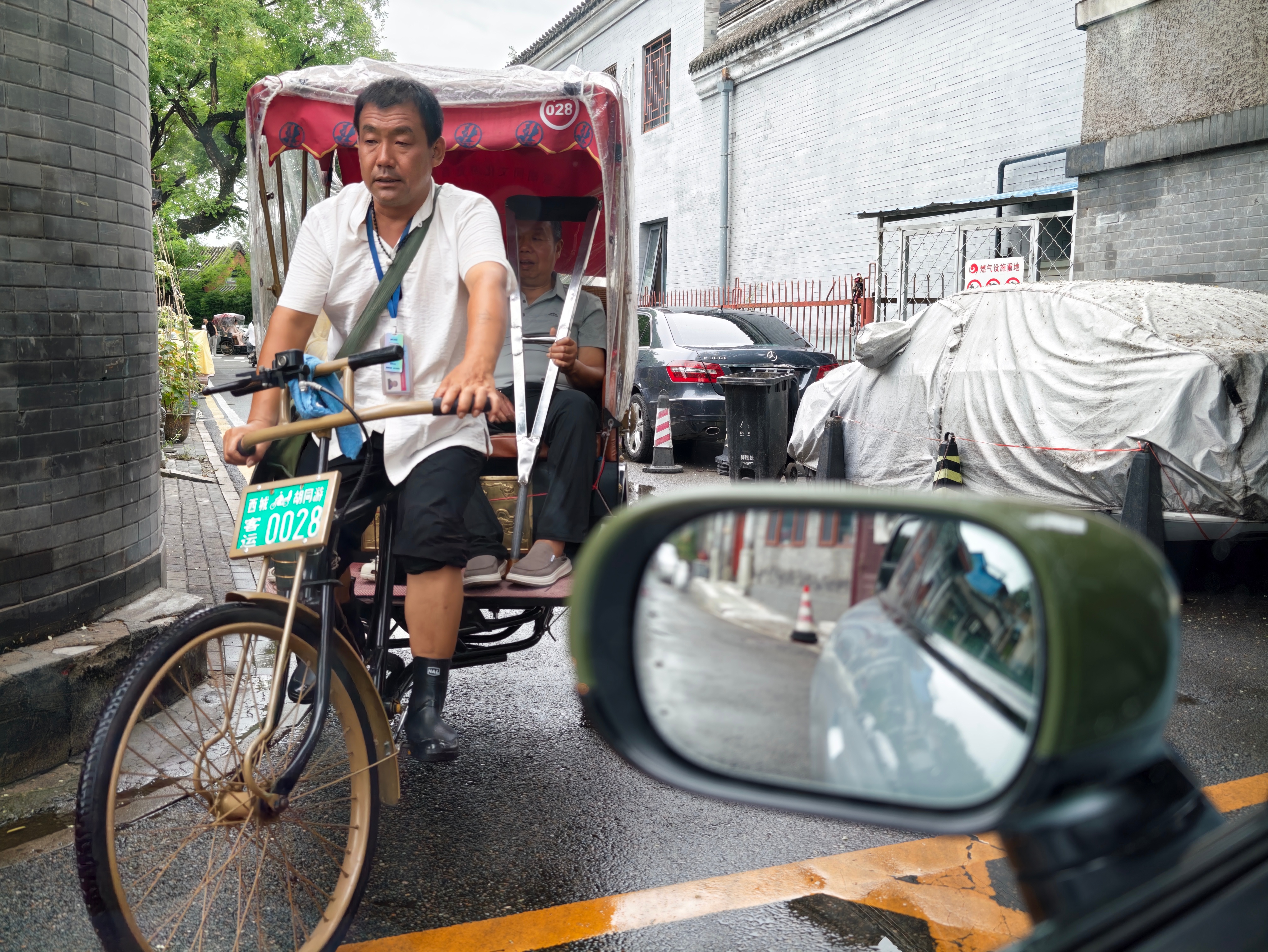 还好是台小MINI，北京胡同里显身手  有点意思 