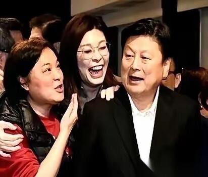 一顿饭，就把国民党里某些人的脸给打肿了。
你以为傅琨萁请郑丽文吃饭，真是为了讨论