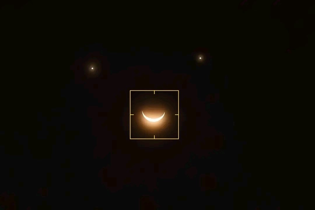 他们见面了。“月亮、金星和土星” ​​​