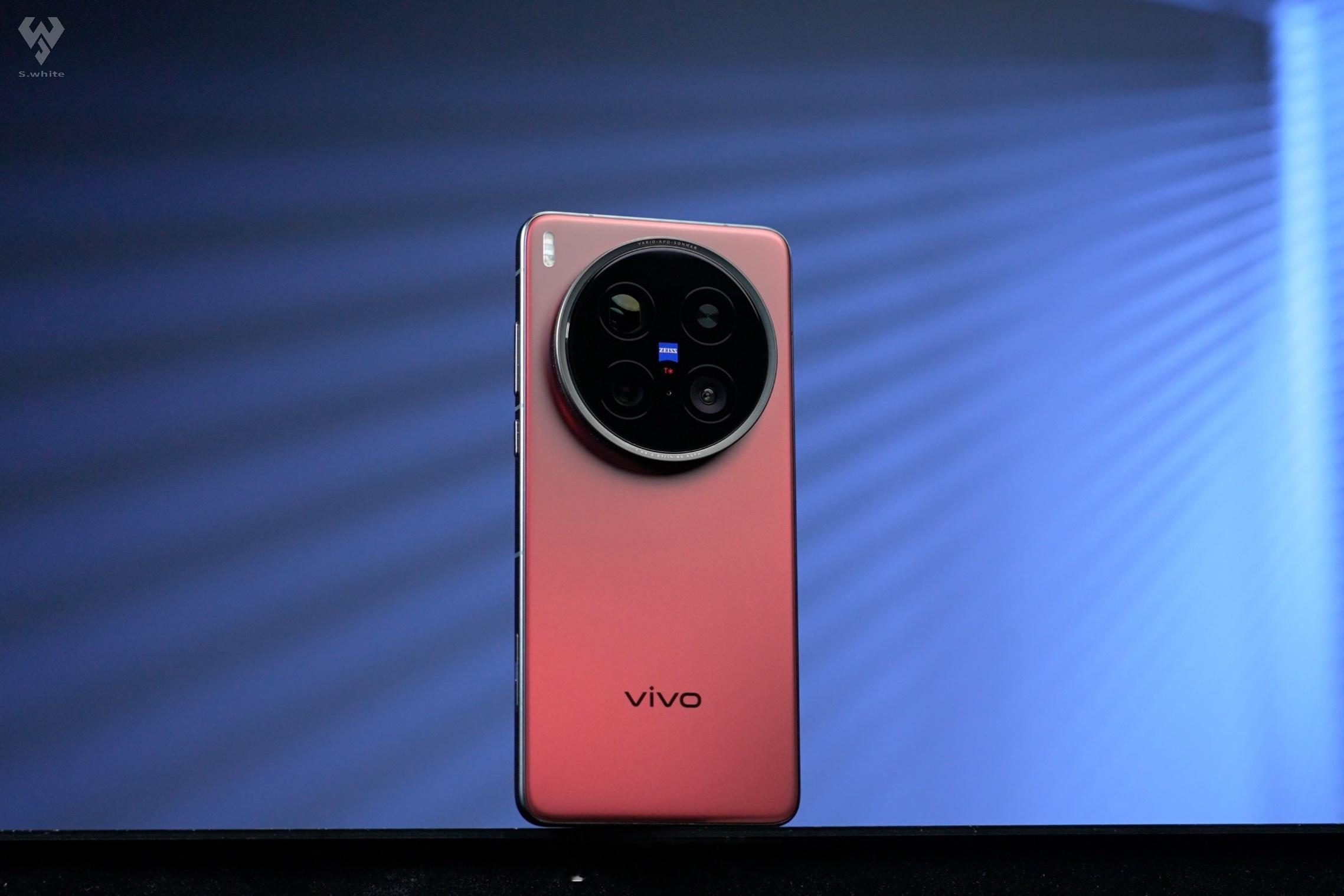 SWhite图赏 vivo X200 Ultra全配色真机实拍准备入手的来说说选