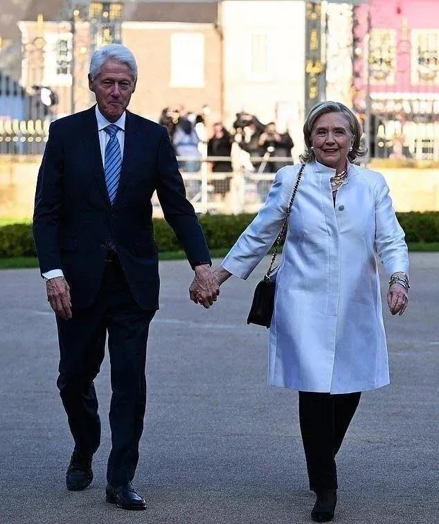 图片上这位男士是美国前总统克林顿，克林顿能老成这个样吗？这女的是美国前国务卿希拉