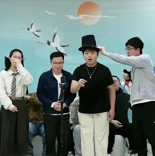 街上一声师爷换来咧嘴一笑，郭德纲到底认没认这个徒孙？

曹云金有个大徒弟叫刘连喜