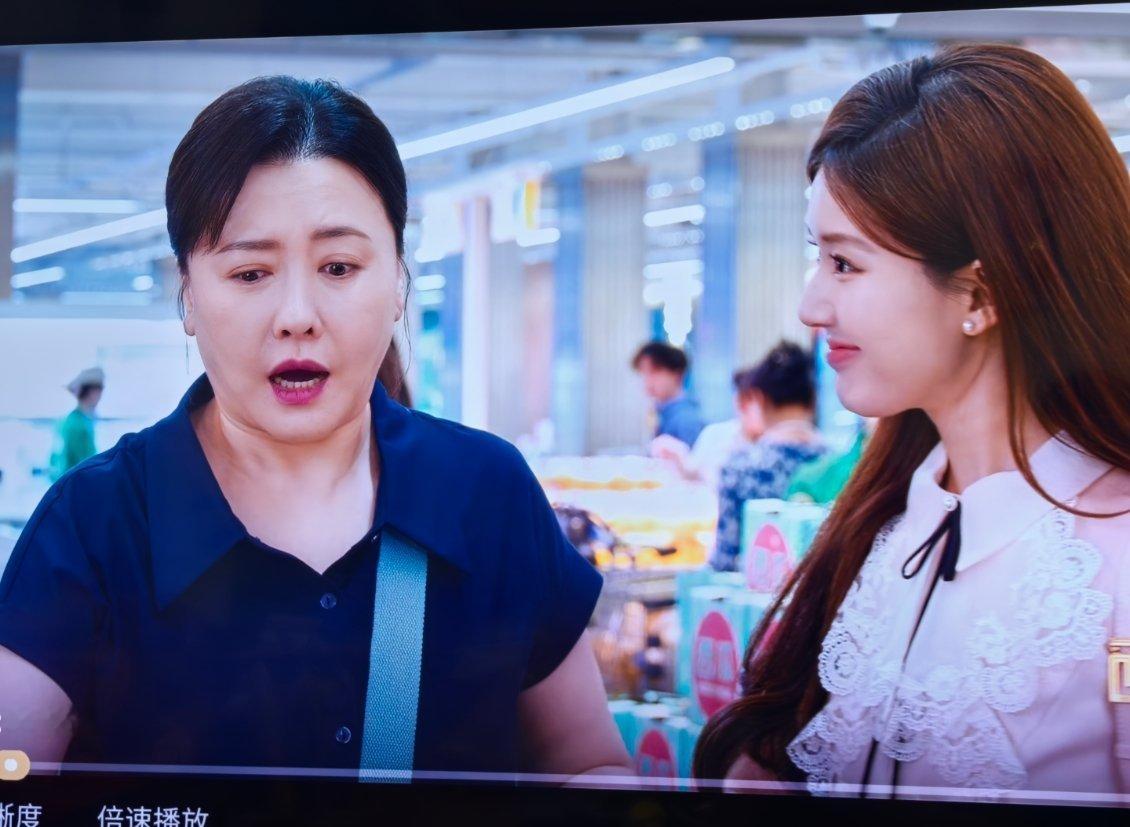 你们有没有觉得，许我耀眼里面慧姐那个角色，跟赵露思诡秘魏笑长得好像啊 ​​​