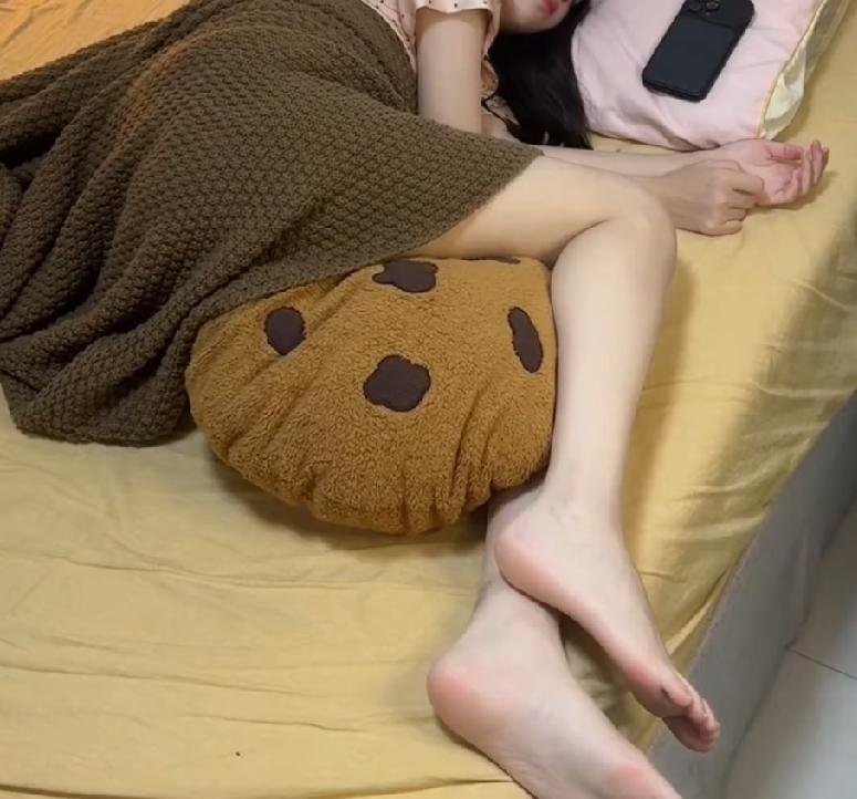 一个人说另一个人有错，有可能这两个人有矛盾，两个人说一个人有错，那两个人有可能是