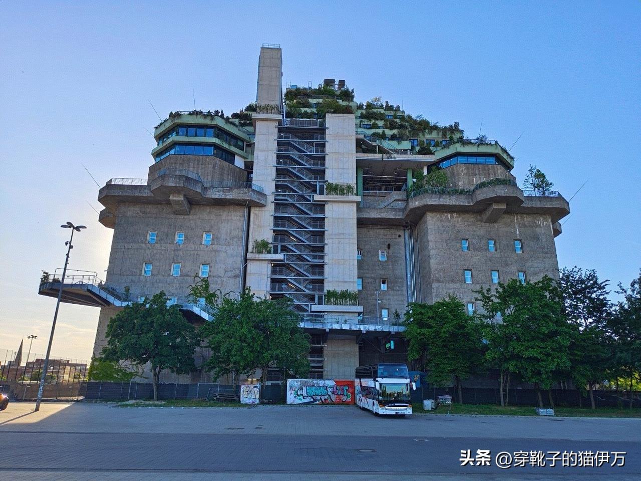 [呲牙] 汉堡的防空塔，现在居然改装成酒店了——二战时期汉堡是德国核心港口与U艇