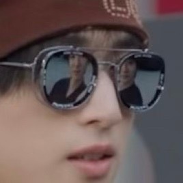 翔霖批不明显头像 