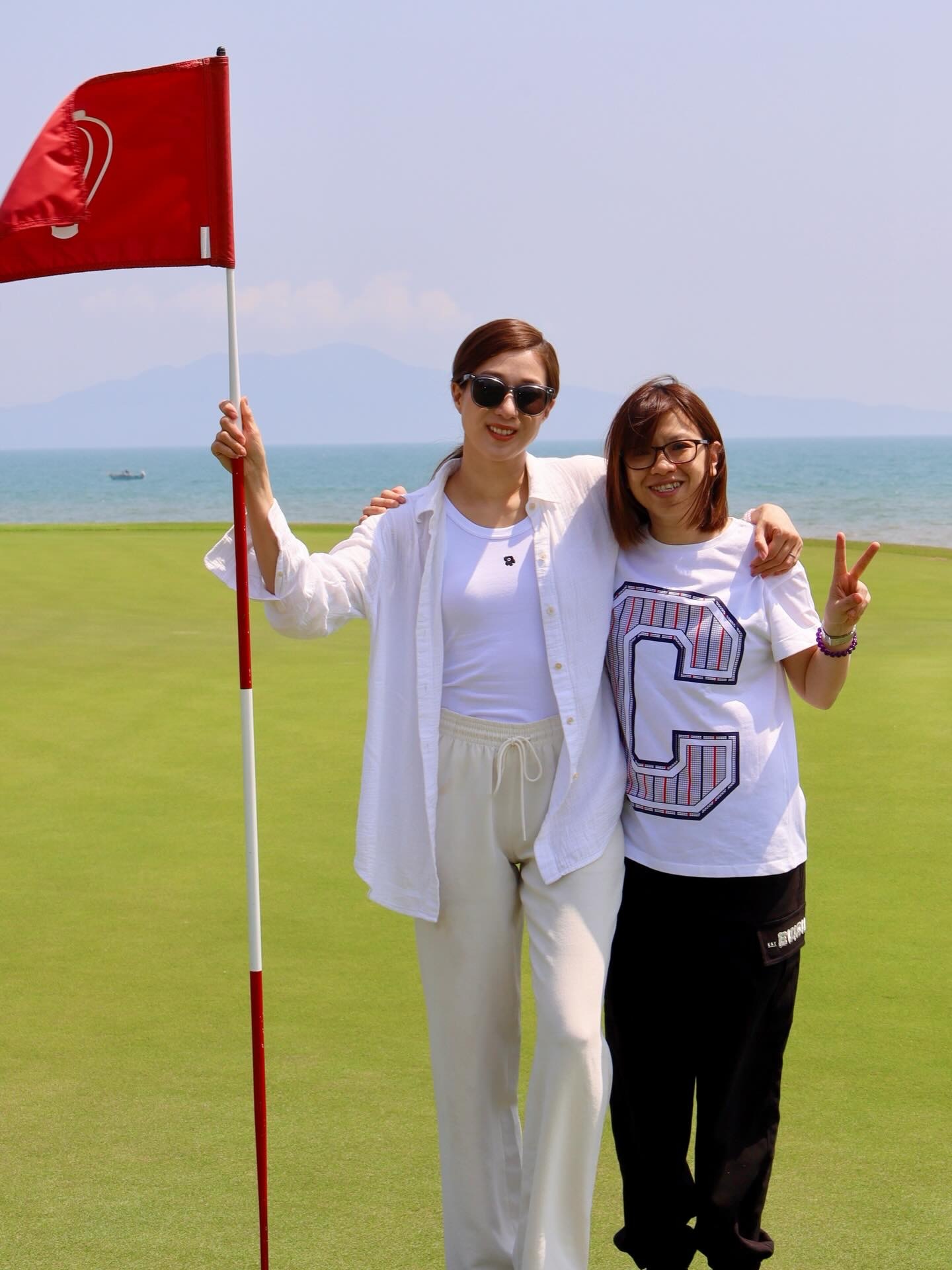 郭颖丝发文祝钟嘉欣生日快乐 