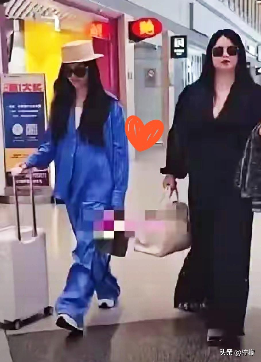 李湘终于露面了！
短短两个多月，
简直是暴瘦！王诗龄个子又长
高了
 
照片是在