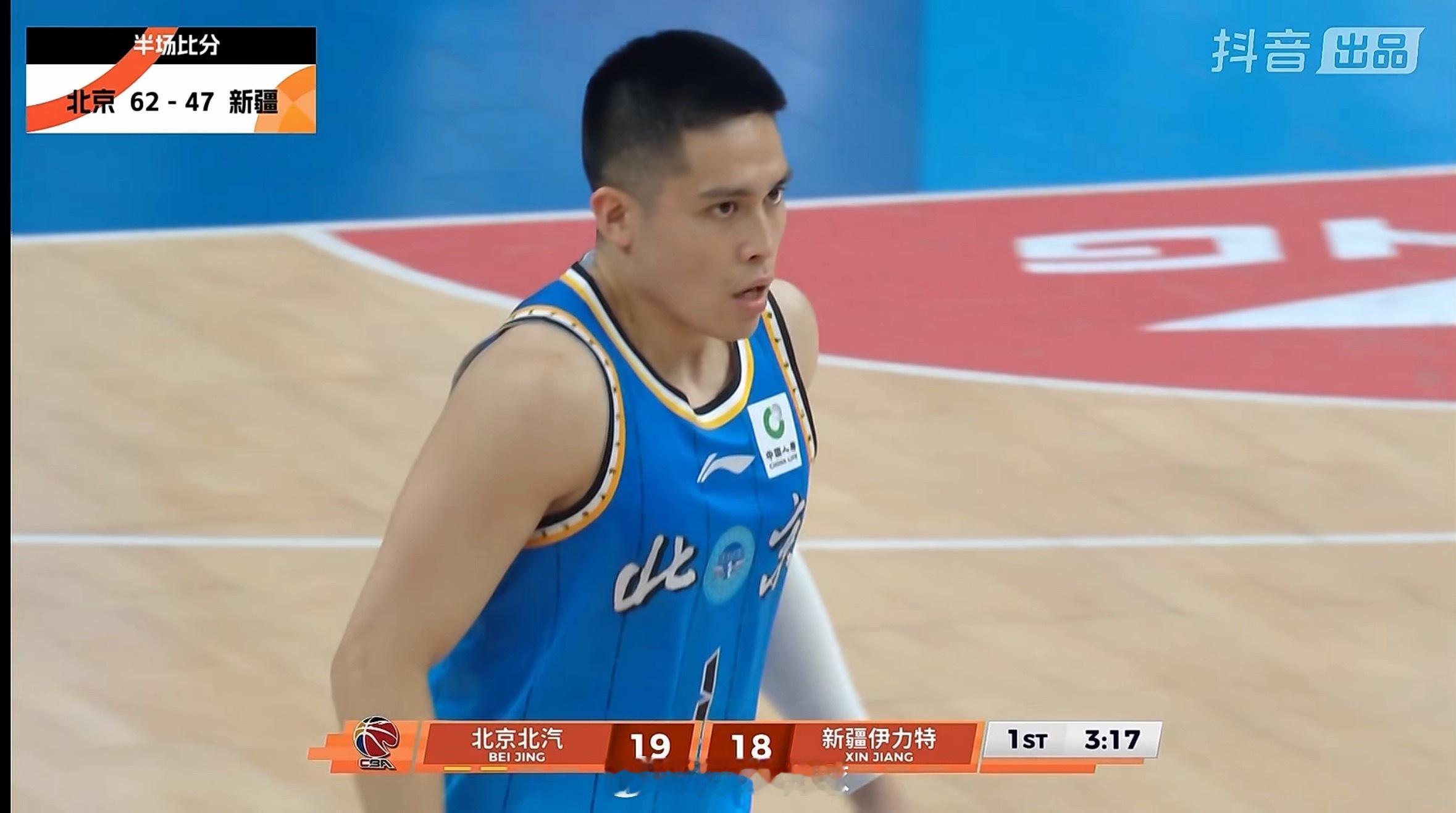 陈盈骏今天的发挥完全就是一个外援级别的表现！上半场出场11分钟8中7，三分6中5