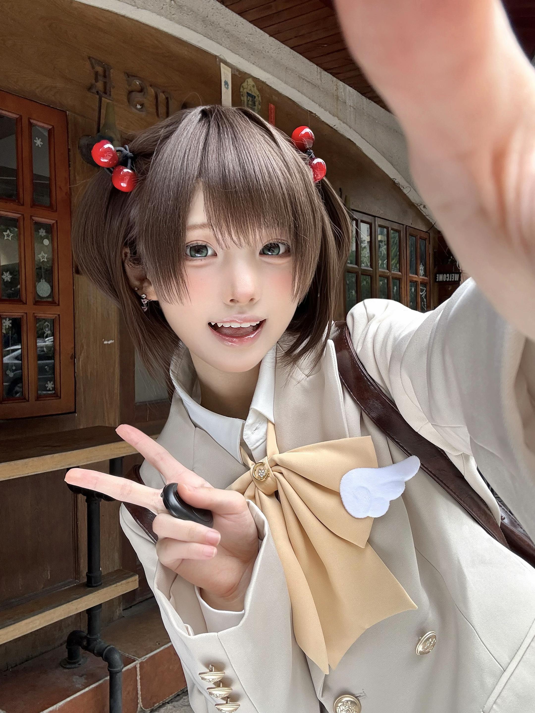 让我为你打开心扉吧！不是cos 这套衣服是以小樱为灵感的 所以扎了差不多的发型