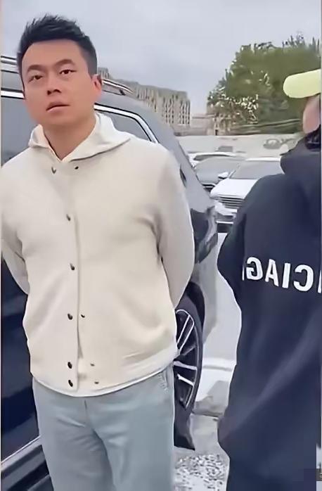 这男的为啥敢明目张胆带“三”做产检？背后原因很简单！
不是因为他职业特殊，而是他