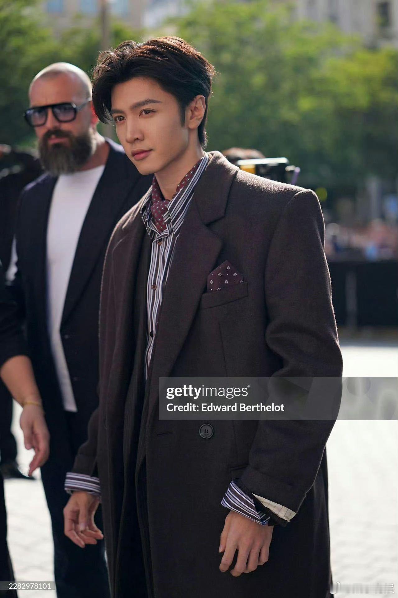 陈哲远G社生图秒了 陈哲远不说G社以为是精修 我不说谁知道这是陈哲远时装周看秀的