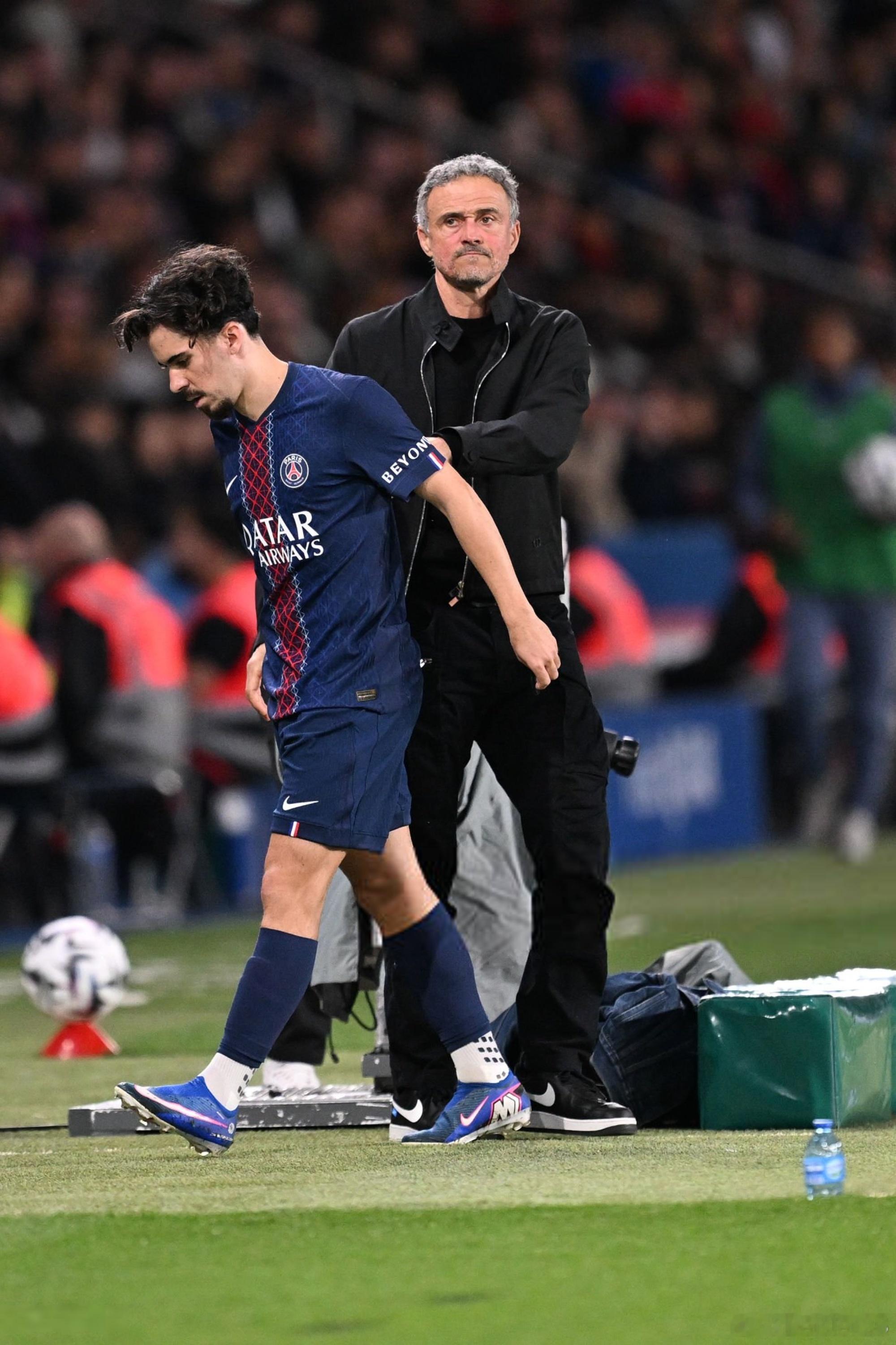 🚨［隊報］：維蒂尼亞右腳腳跟發炎，將缺席對南特和昂熱的比賽。他對拜仁慕尼黑的參