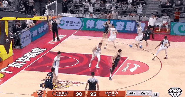 好看啊，萨姆纳硬解三分直接扳平！常规时间剩下最后16.7秒！！广东男篮vs北京男