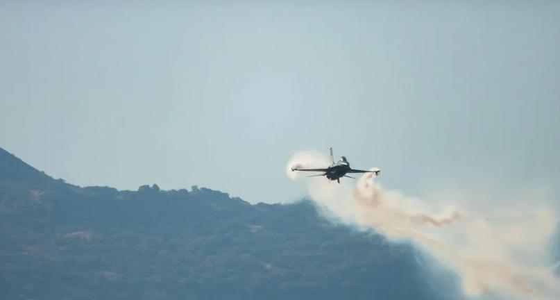 巴基斯坦动手了，对阿富汗东部的“恐怖分子训练营和藏身处”发动了多次跨境袭击。
