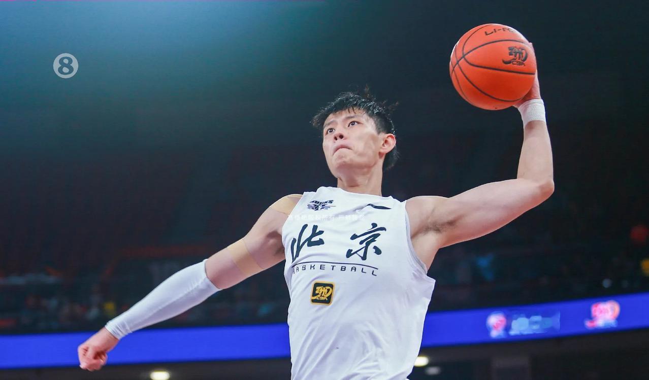 北京106:90深圳，对北京队员打分评价如下:
1，曾凡博:9.8分——能攻能守