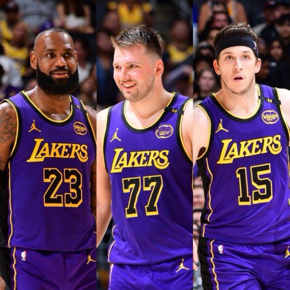 詹姆斯还没有复出，东契奇伤停了2场。但湖人目前5胜2负，西部第三。[doge]继