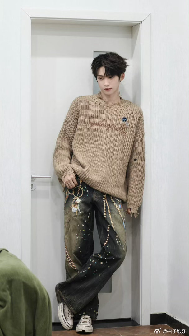 梓渝录音photos 梓渝录音photos，新歌要来了吗？！ 