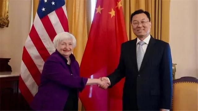 进入21世纪，中美关系像极了某些人的恋爱历程。

1、热恋时期（布什政府），中美