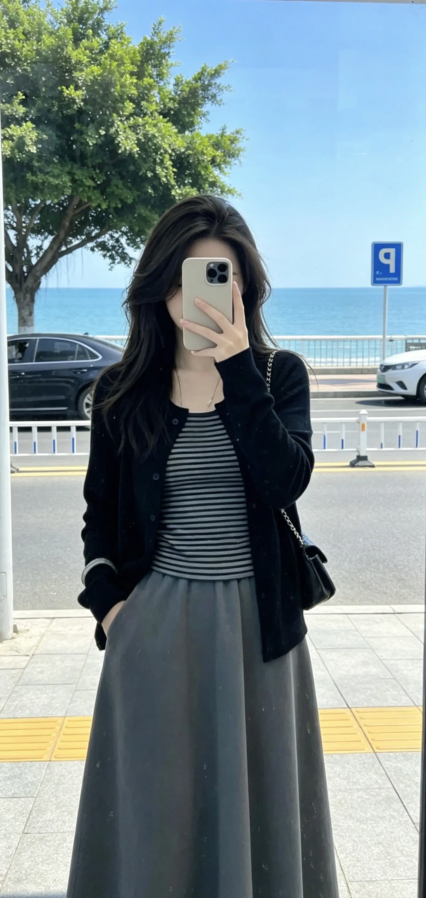 "让我卸下铠甲的人，       终于又让我穿上了战袍，拿起了遁甲..."