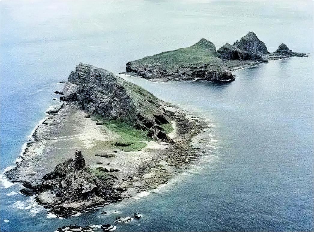 历史多么相似，三一年日本挑衅中国，中国军队虽然开始也有军事演习威慑，但是最后退让