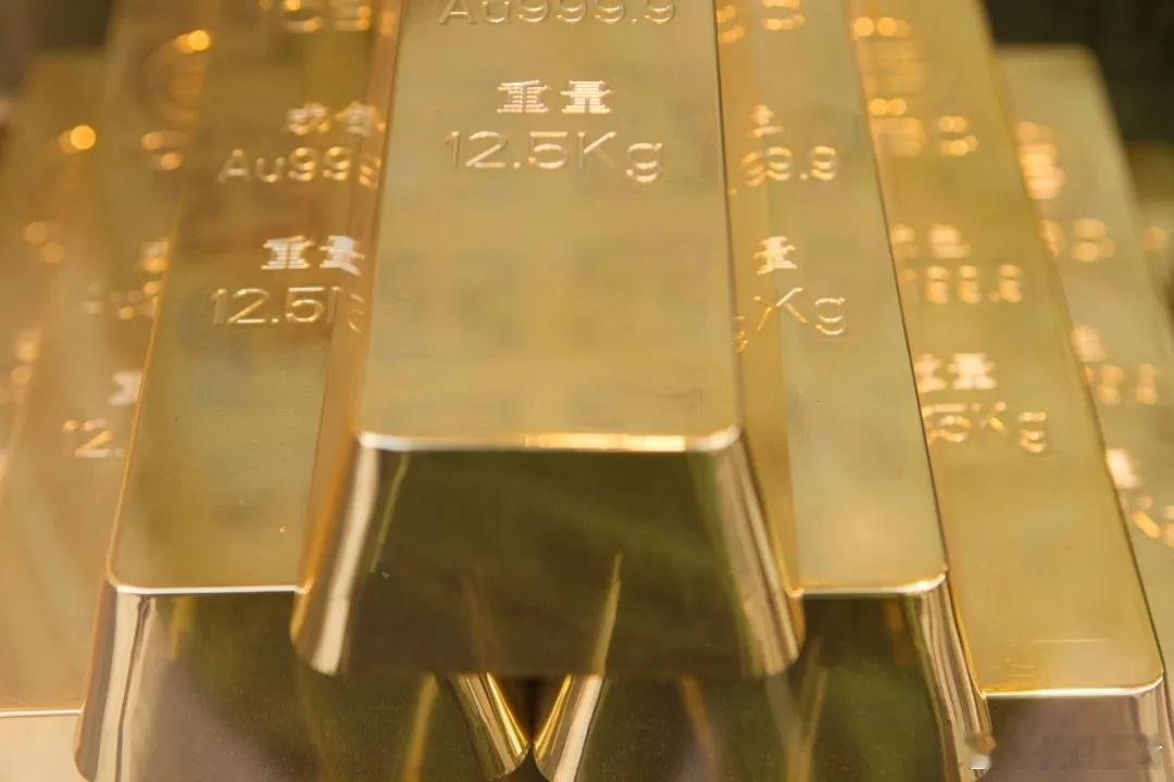 黄金回收火了！有人抛售200克金条赚2万导读：不少人计划趁着黄金价格尚在高位时将
