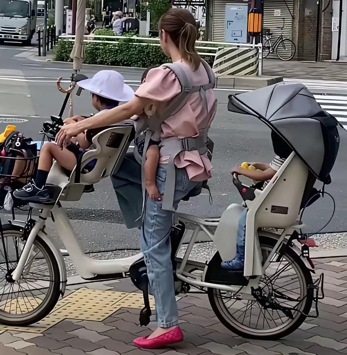 不是专家，思考肯定有局限，总感觉，电动自行车的国标应该只是对电池，续航，防火，电