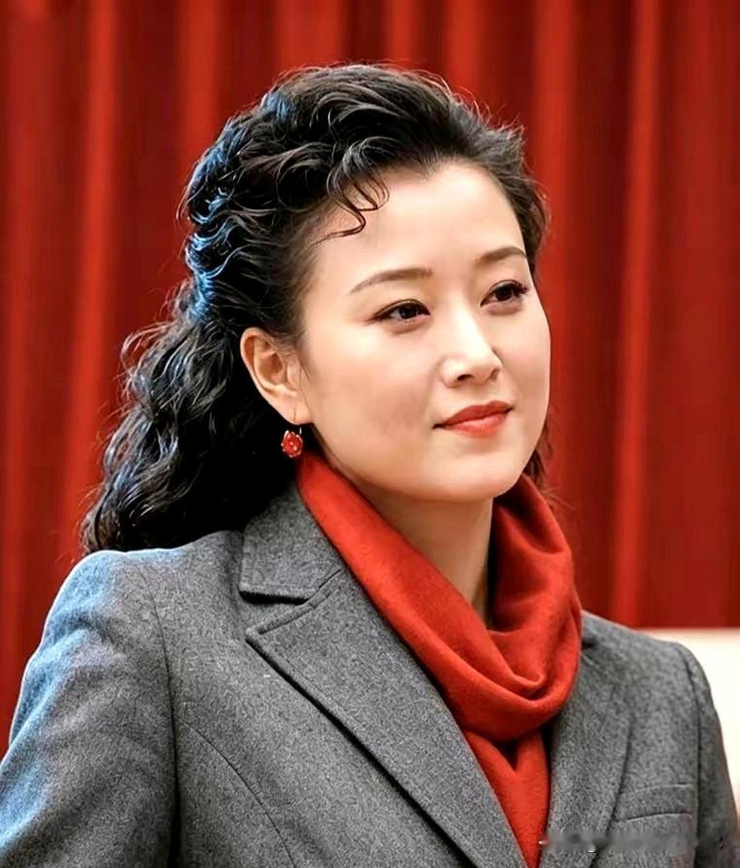 最美的女歌唱家，是沉鱼落雁，闭月羞花之貌哦，真是又漂亮又高级，气质比周慧敏和钟楚