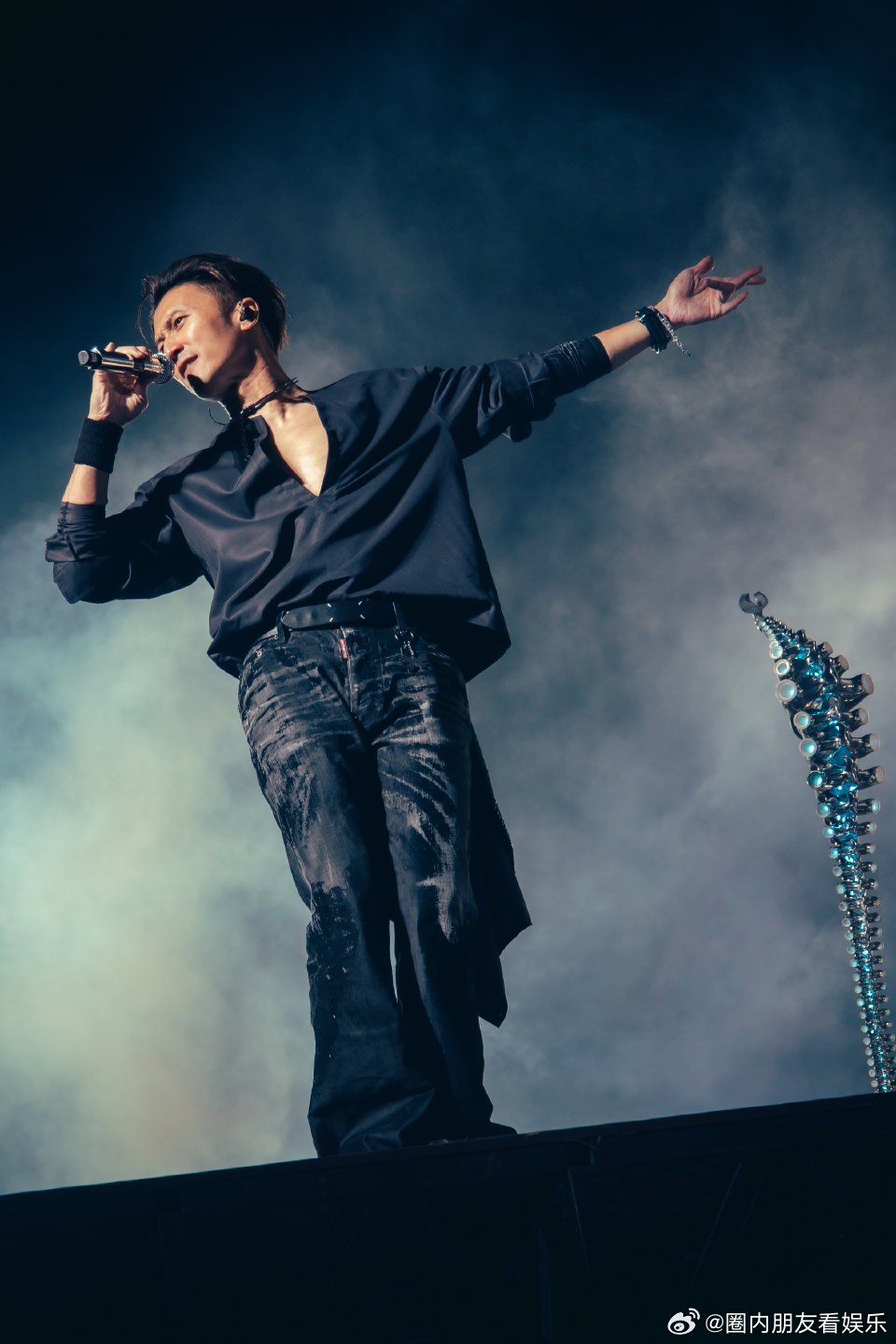 谢霆锋深圳演唱会排面被深圳演唱会上的谢霆锋钓成翘嘴了 谢霆锋深圳演唱会真的名不虚