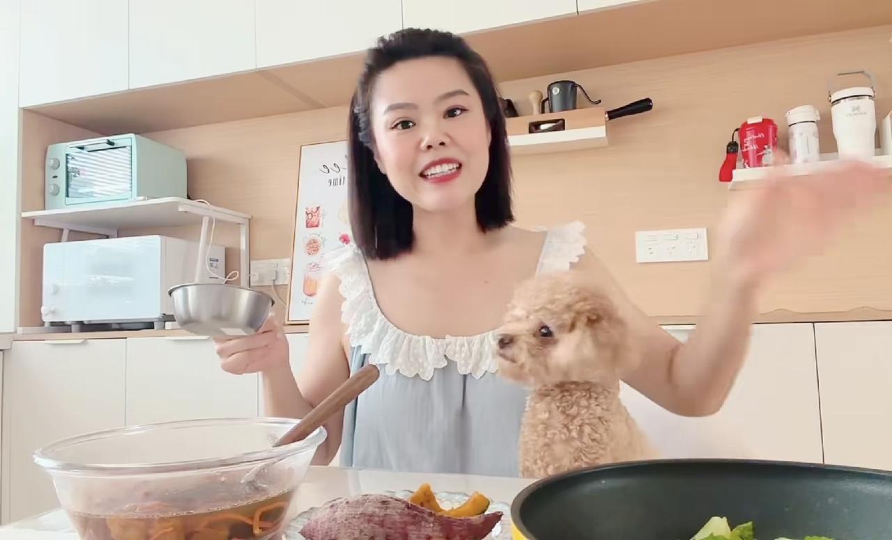 苦茶丹丹香，又在撒谎，说国宾要扔烤箱！
伙伴们，给我爸的烤箱他要给人，我去给取回