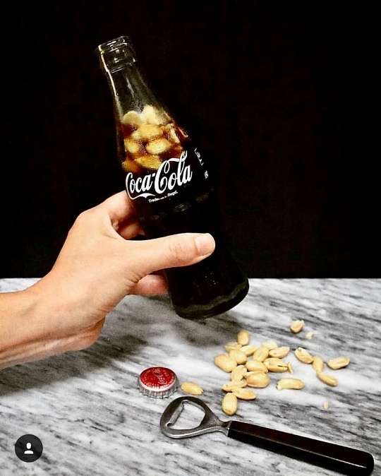 花生配可乐香脆花生搭配冰爽可乐，一口酥香一口气泡，解馋又解压。看似神仙搭配，实则