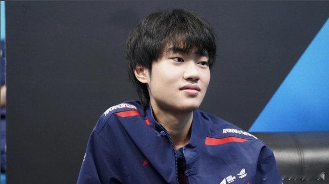 Knight 和 chovy 谁更厉害？两个人都有一个共同的特点，都是内战战神就