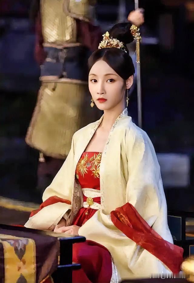 《旧唐书》《资治通鉴》明确记载：韦后与安乐公主合谋，在饼中下毒，由安乐公主送给李
