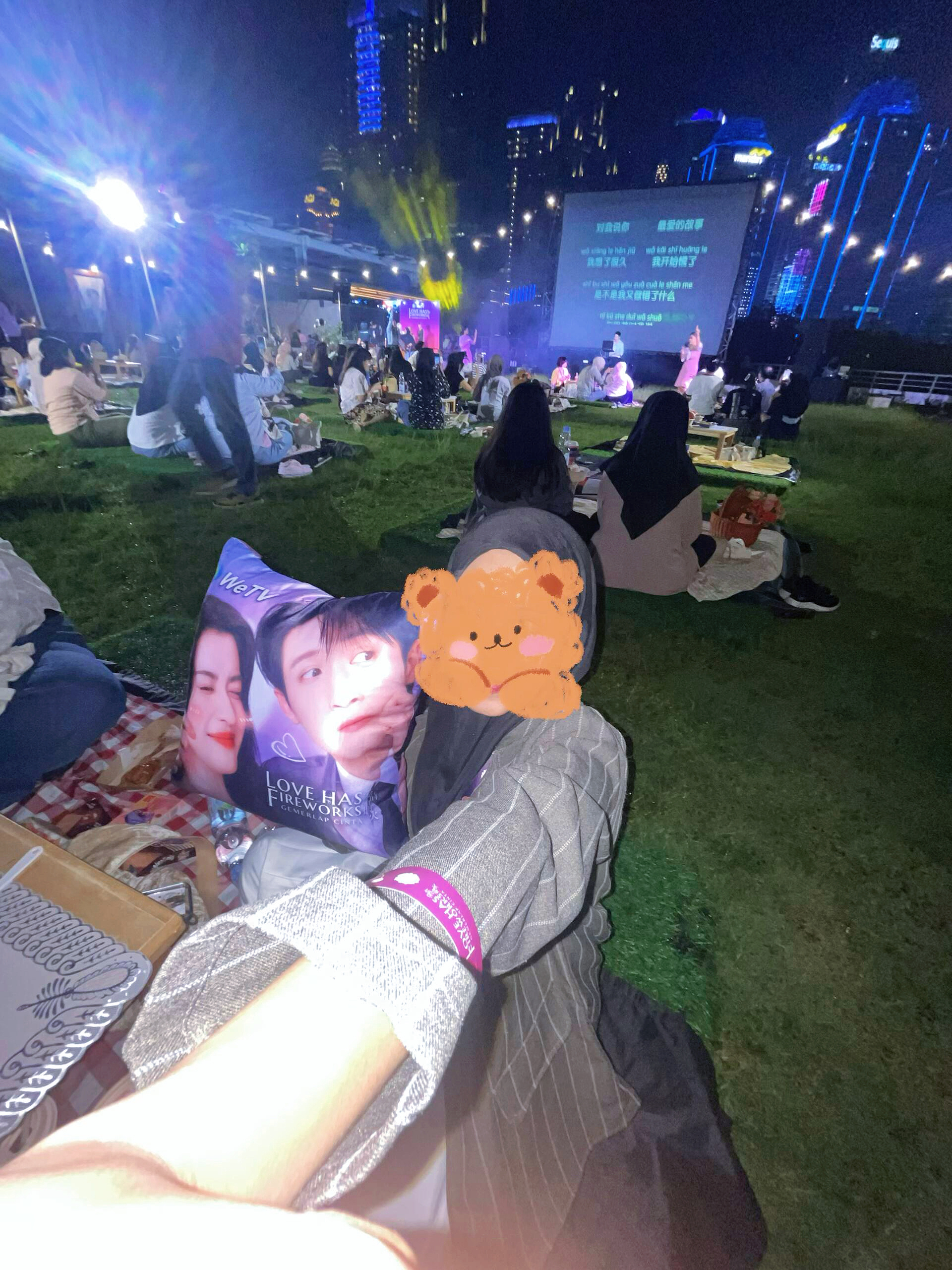 檀健次《爱情有烟火》印尼粉丝应援野餐派对+露天影，好有氛围